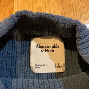Abercrombie & Fitch Blue Sweater